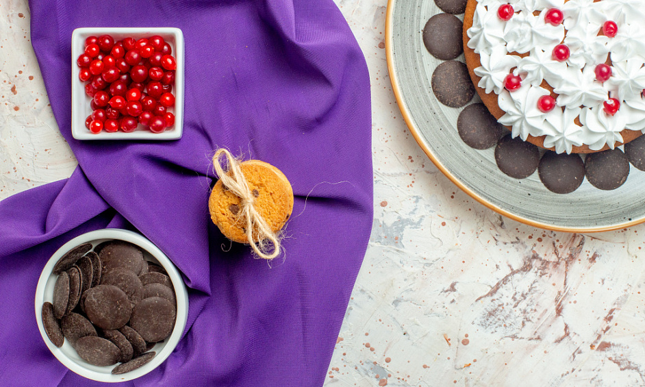 Pâtisserie Purple Bow Cakes à vendre à Leicester avec le matériel et une clientèle fidèle 1
