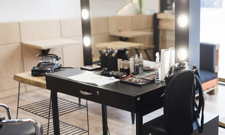 Salon/clinique de beauté et de thérapie à vendre au centre de Londres, disponible pour une transition vers la retraite 1