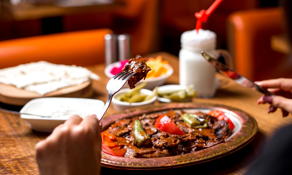 Restaurant Turc & Méditerranéen À Londres À Vendre Avec Places Extensibles Et Cuisine Entièrement Équipée 1