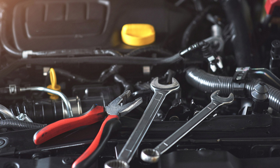 Atelier de réparation automobile à Cardiff avec un flux régulier de clients et une forte présence en ligne à vendre 1