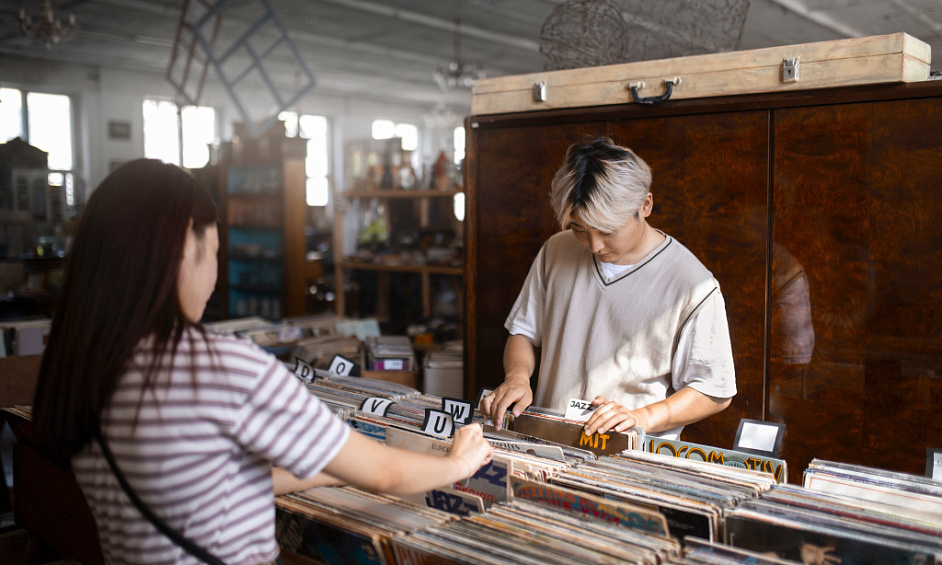 Magasin de disques vinyles à vendre à Walsall, connu pour sa collection variée et ses liens avec la communauté 1 Magasin de disques vinyles à vendre à Walsall, connu pour sa collection variée et ses liens avec la communauté 1
