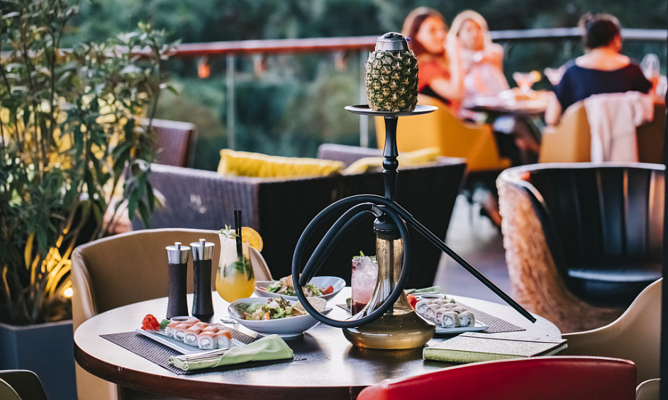 Boutique Florissante de Desserts et Bar à Chicha dans le Quartier Étudiant Animé de Nottingham à Vendre 1