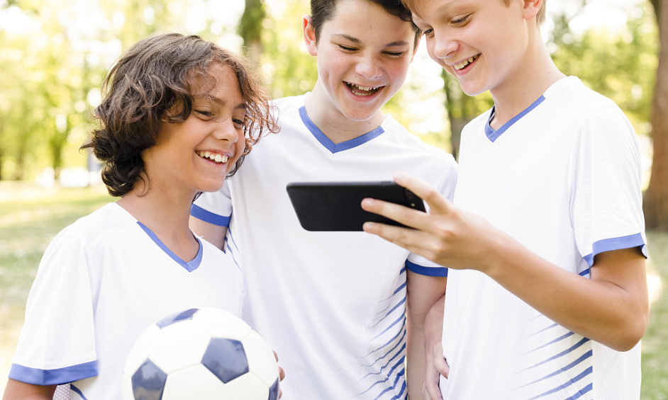 Académie de football pour jeunes dans la City de Londres disponible à la vente alors que les propriétaires passent au travail en ligne 1