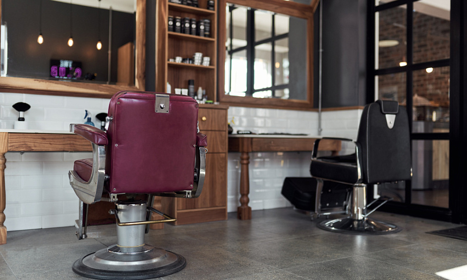 Salon de coiffure pour hommes à vendre à Woolton Liverpool avec intérieur moderne et potentiel de croissance 1