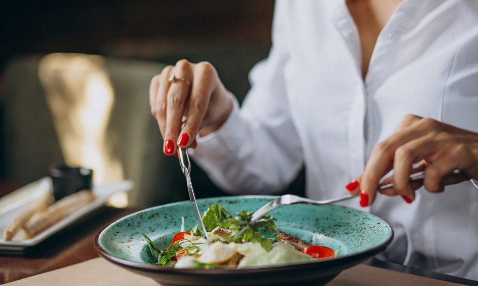 Emplacement De Premier Choix Restaurant Très Fréquenté avec Un Grand Sous-Sol à Nine Elms, Londres à Vendre 1