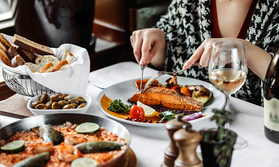 Restaurant International Sur La Tamise À Vendre 1