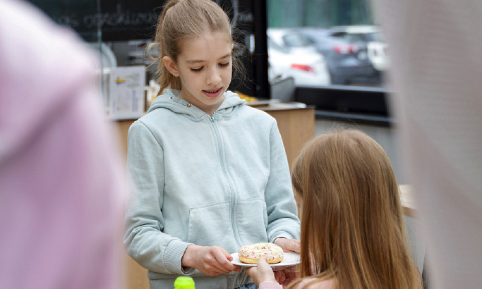 Super coffee-shop & café adapté aux enfants - A3 complet & licence d'alcool(2300) À vendre 1