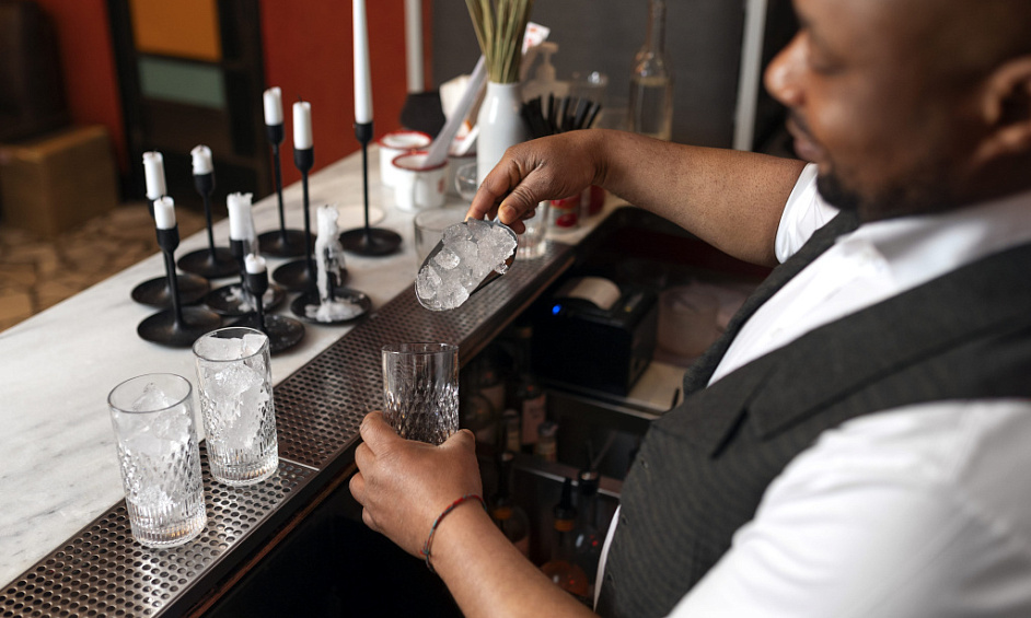 Restaurant et bar clés en main à vendre à Maidstone, dans le Kent, avec un bail de 10 ans en place 1