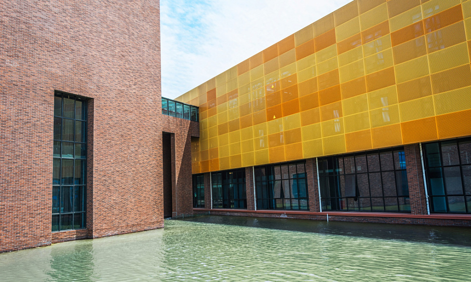Leasehold retail unit for sale in Arcadian Centre Birmingham with 1400 sq ft of space 1
