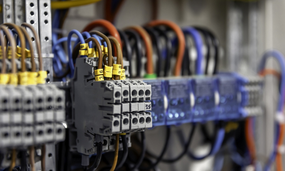 Entreprise de Fabrication d'Équipements Électriques de 60 Ans à Londres avec un Énorme Potentiel d'Expansion à Vendre 1