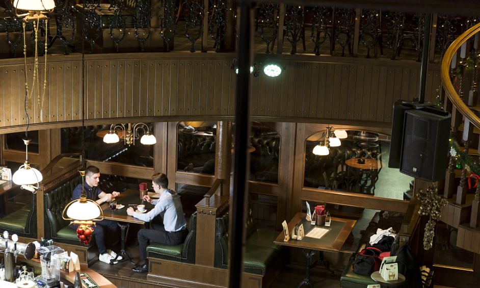 Superbe Bar & Lieu d'Événements Bien Établis À Vendre 1