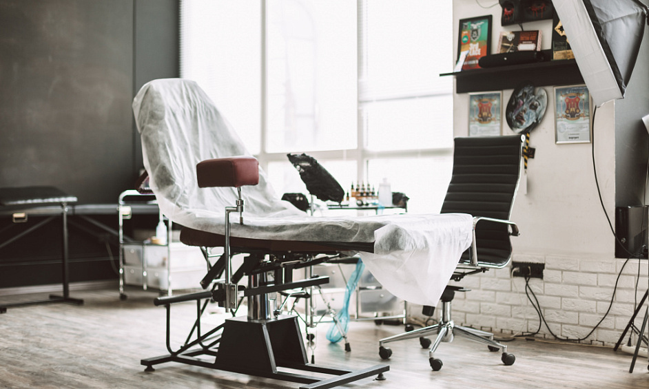 Salon à vendre dans la City de Londres, situé à Spitalfields avec un aménagement haut de gamme et un potentiel de revenus 1