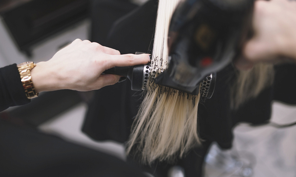 Salon de coiffure à vendre à Pontoondock London avec une clientèle fidèle et des finances solides 1