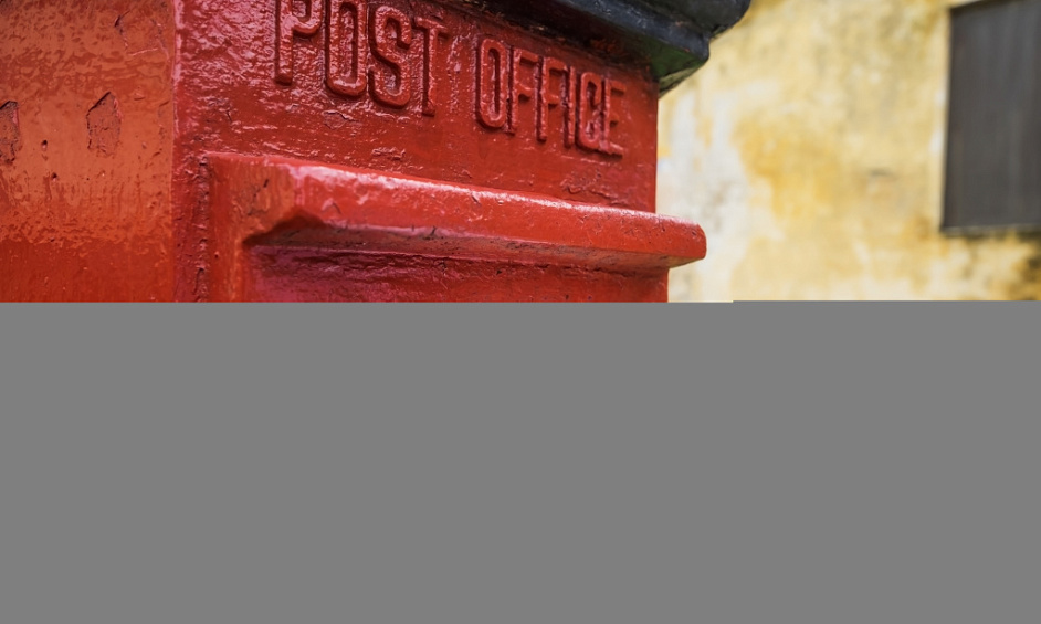 Bureau De Poste En Pleine Propriété Avec 4 Appartements Locatifs À Llanelli Carmarthenshire 1