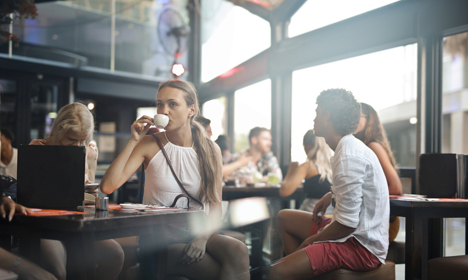 Café dans l'arcade historique de Cardiff avec activité en journée et potentiel de développement 1
