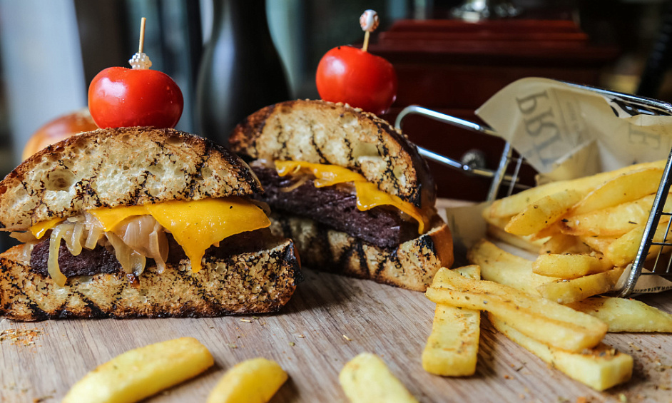 Smash burger and pizza restaurant for sale in Yeovil Somerse 1