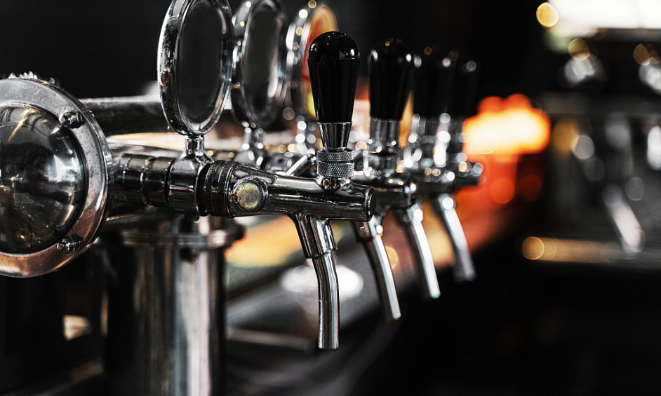 Pub sur Péniche à Vendre sur la Rivière Trent Près de Newark Castle dans le Nottinghamshire 1