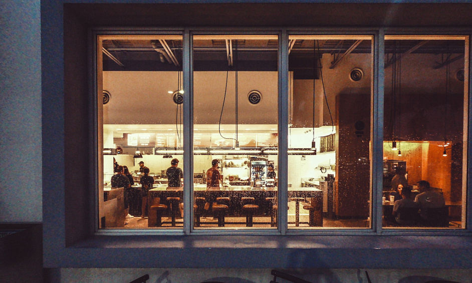 Restaurant Avec Auvents Extérieurs Agrandis Sur Une Rue Piétonne   À Vendre 1