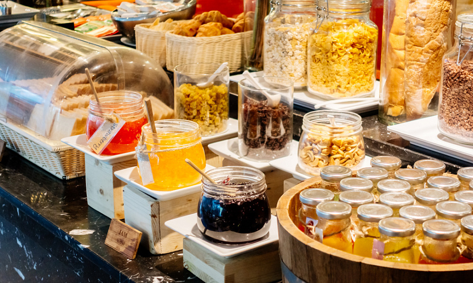 Épicerie fine à vendre à Heaton Moor Manchester avec des places assises et des espaces de stockage 1