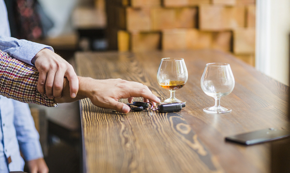 Magasin d'alcool à emporter à vendre dans le centre-ville de Sheffield avec potentiel inexploité à l'étage pour la livraison 1