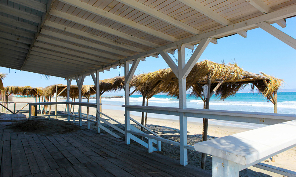 Entreprise de location de cabines de plage et de locations saisonnières à vendre à West Mersea (Essex) avec deux cabanes équipées 1