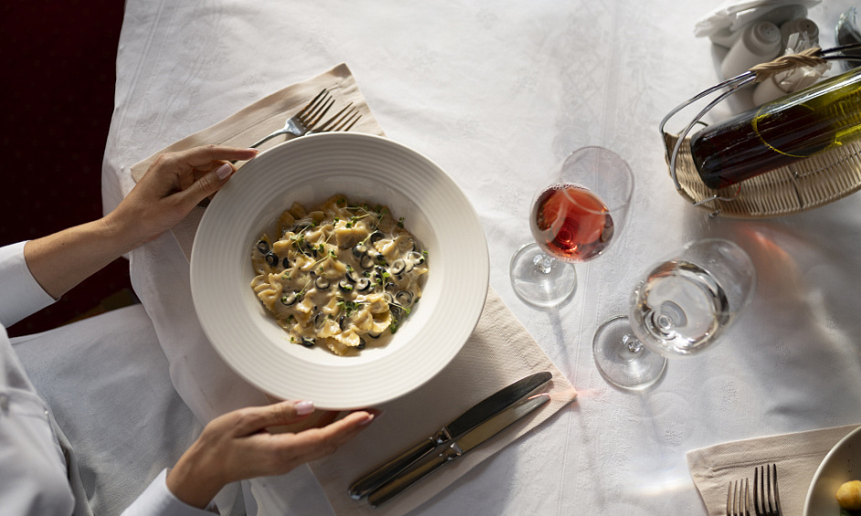 Restaurant Italien Célèbre À Londres Avec Une Présence En Ligne Exceptionnelle Et Une Clientèle Fidèle À Vendre 1