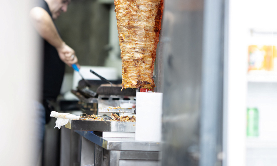 Boutique de kebab rentable à Aberdare Rhondda Cynon Taff avec des gains de £5-6K sur 6 jours et potentiel de croissance 1