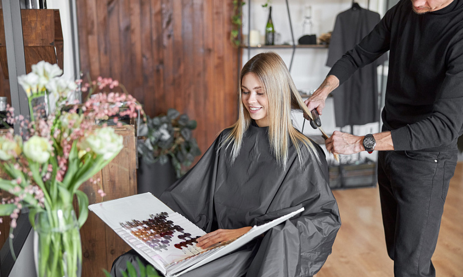 Superbe Salon Boutique De Coiffure & Beauté Dans Un Emplacement De Premier Choix À L'Ouest De Londres À Vendre 1