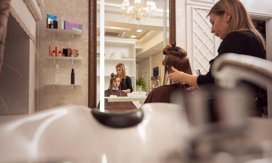 Salon de beauté rentable, £33k de bénéfice net, équipe solide à vendre 1 Salon de beauté rentable, £33k de bénéfice net, équipe solide à vendre 1