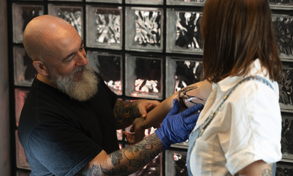 Studio de tatouage et de piercing le mieux noté de Derry à vendre, sept artistes inclus 1