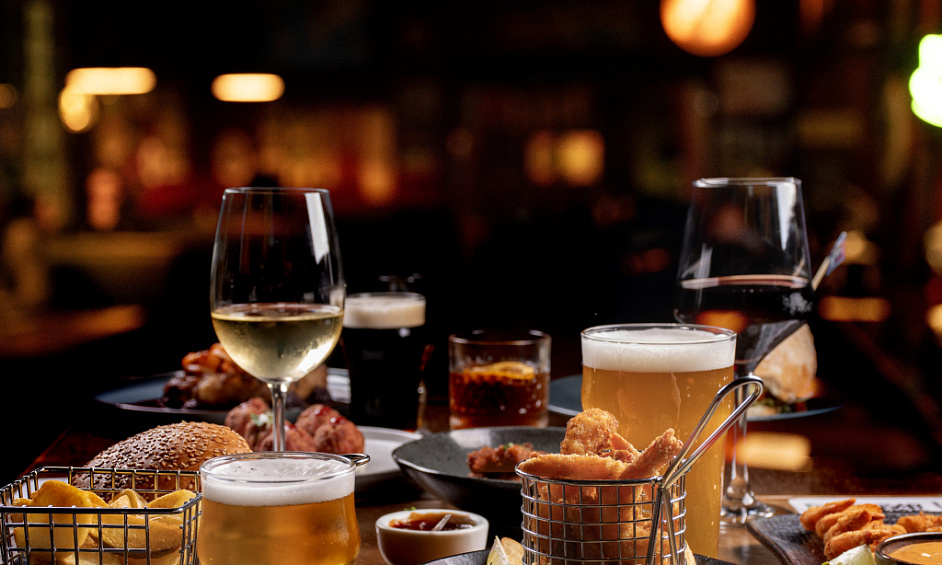 Restaurant Et Pub Avec Deux Appartements Loués À Vendre 1