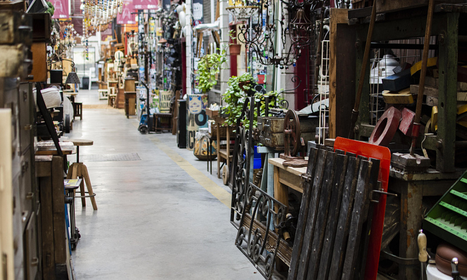 Magasin de quincaillerie à vendre dans la City de Londres, connu pour ses équipements modernes et son bail sécurisé 1