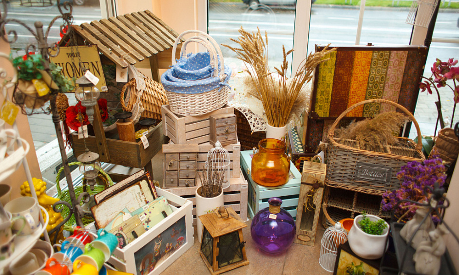 Emplacement Privilégié Magasin D'Articles Pour La Maison Établi Dans Un Village Londonien Aisé À Vendre 1