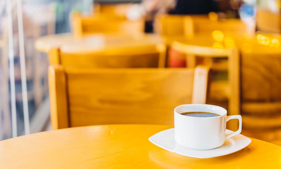 Café londonien avec bar à sandwichs, point de vente de croissants et four à pizza inutilisé à vendre 1