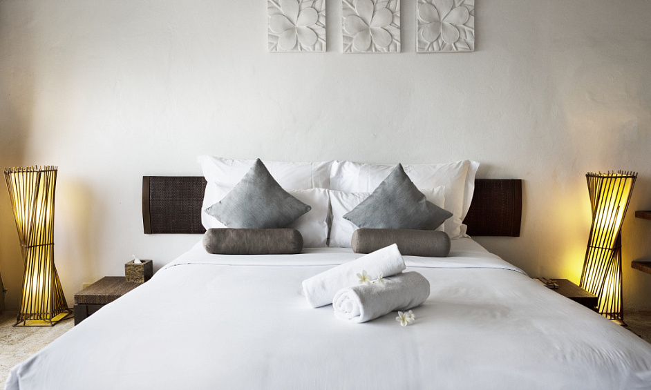 Georgian guest house for sale in Dorchester Dorset with eight en-suite rooms and garden 1