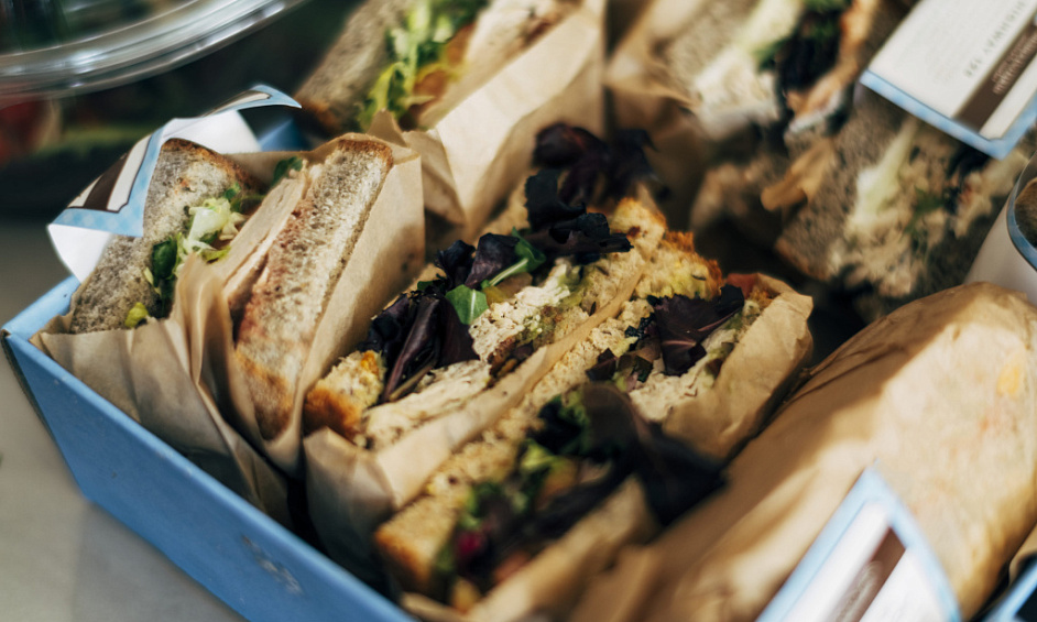 Café et bar à sandwiches à vendre à Tamworth avec potentiel de développement près d'un nouveau collège 1 Café et bar à sandwiches à vendre à Tamworth avec potentiel de développement près d'un nouveau collège 1