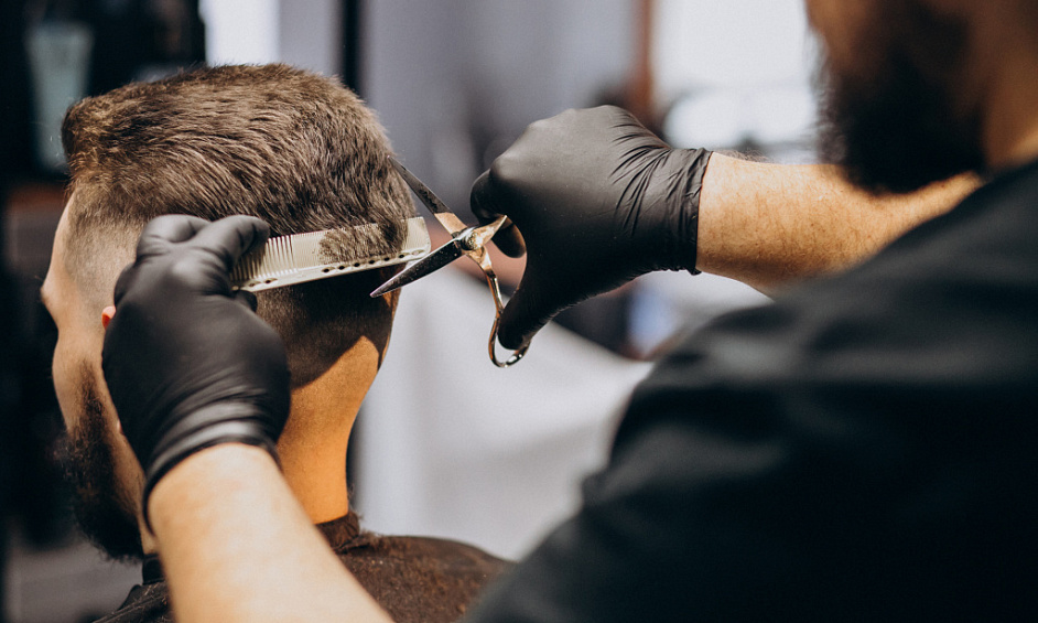 Salon de barbier à vendre à Cardiff Bay avec possibilité d'offrir des services de tatouage et de piercing 1