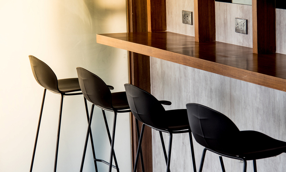 Bar Spacieux d'Édimbourg avec Salle de Réception au Sous-Sol et Cuisine Professionnelle à Vendre 1