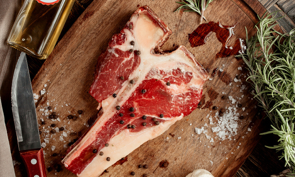 Boucher Traditionnel Spécialisé Dans Les Viandes Élevées En Plein Air À Vendre 1