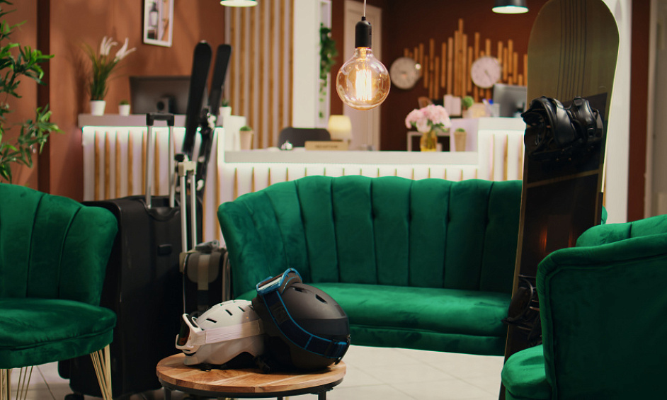 Salon de Beauté de Luxe au Centre-Ville de Cardiff avec Intérieur Moderne à Vendre 1