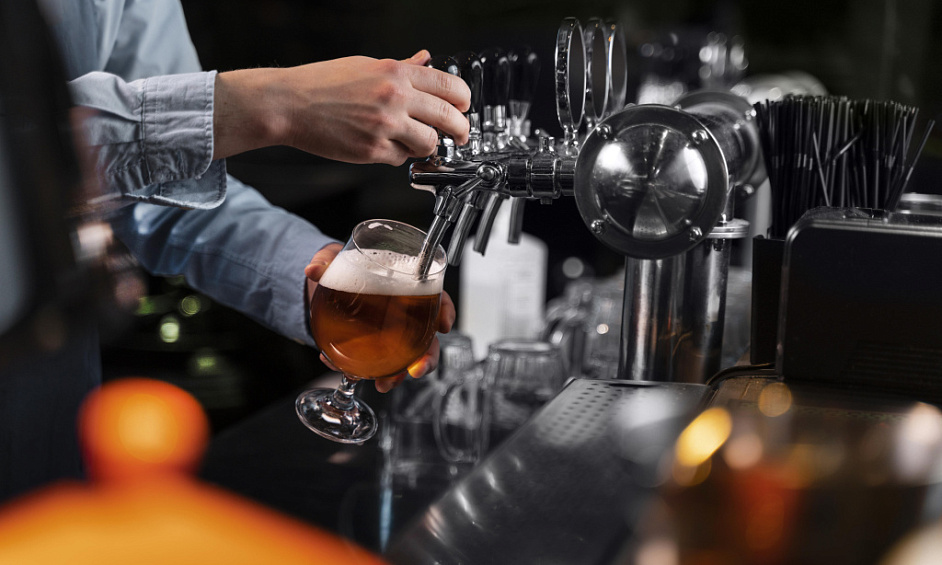Pub indépendant en bord de route à vendre à Reading Berkshire avec bar, salle à manger et hébergement 1