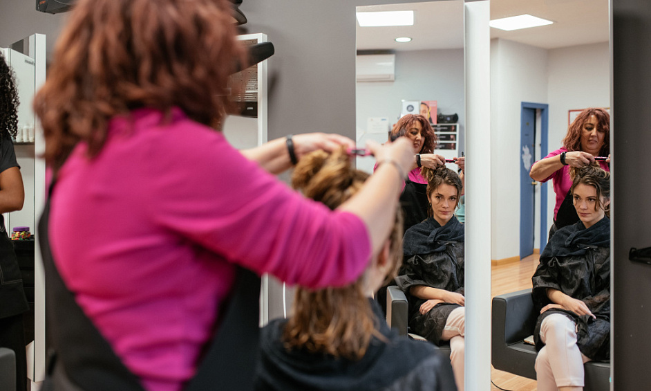 KURU Salon de coiffure & beauté à vendre à Havant avec une équipe qualifiée et une clientèle fidèle 1