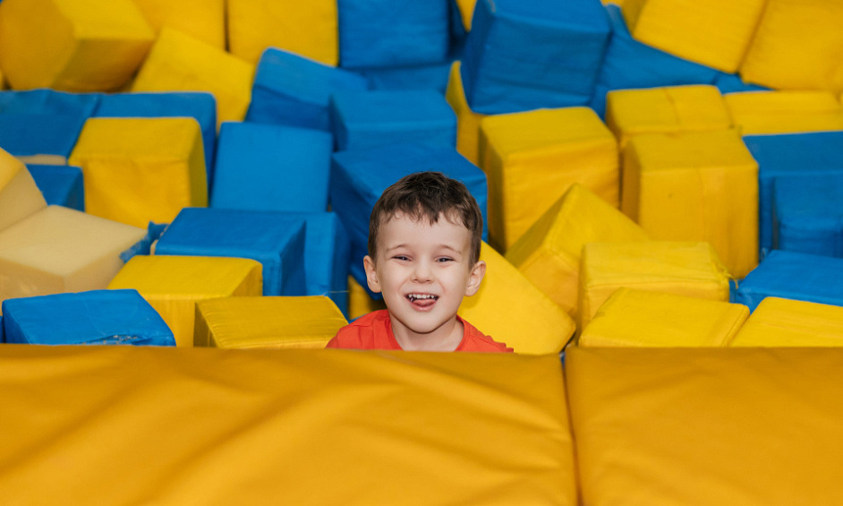 Parc De Jeux Couvert Pour Enfants À Vendre À Winsford, Cheshire 1