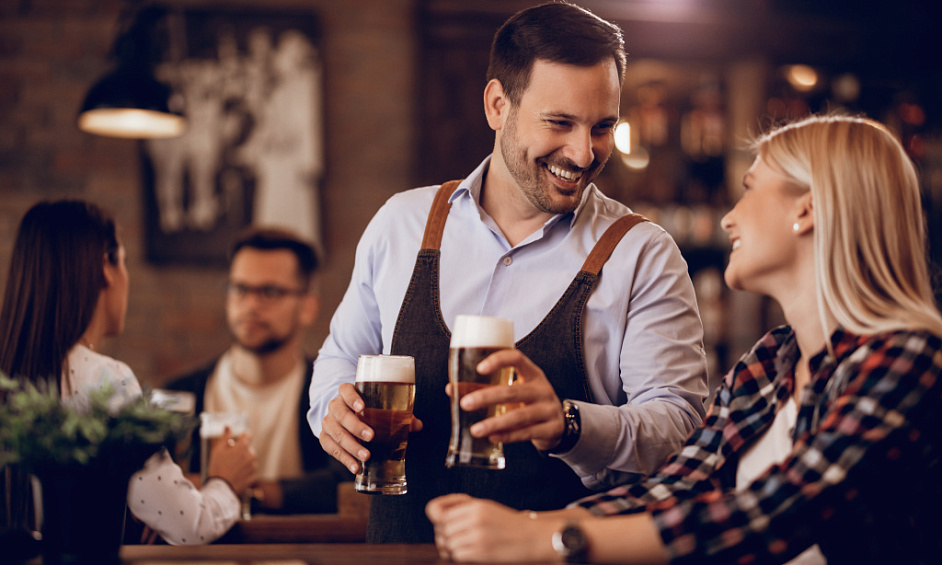 Pub traditionnel The Black Lion à Blackfordby, Swadlincote Derbyshire disponible à la vente. 1