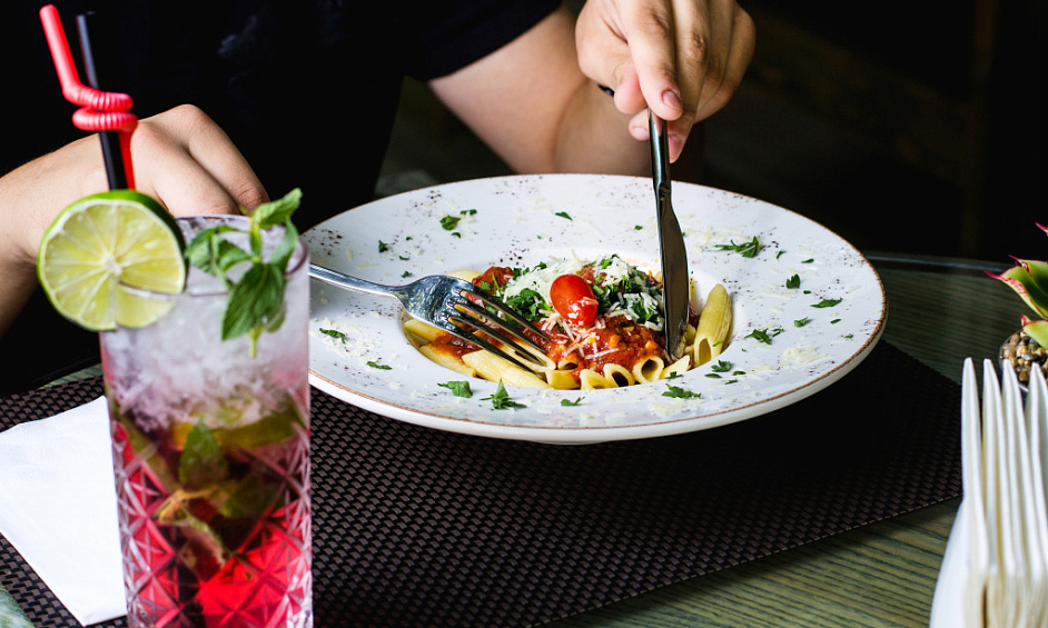 Restaurant Florissant et Établi Avec Menu Sélectionné À Vendre Dans Un Emplacement De Premier Choix À Londres 1