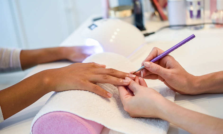Salon de Beauté et Bar à Ongles à Vendre à Farringdon, la City de Londres avec 15 Ans d'Activité 1