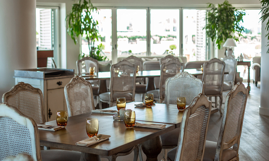 Restaurant à vendre à Leicester avec une capacité d'accueil de 80 personnes et une décoration moderne. 1