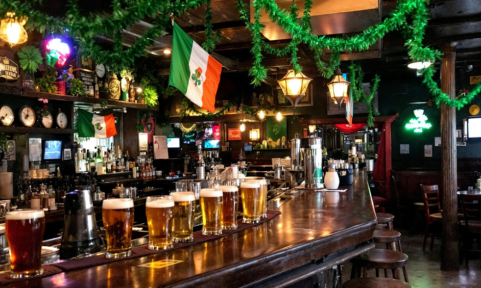 Pub en bord de mer avec parcelle à développer pour une maison de 3 chambres à Fishguard Pembrokeshire 1